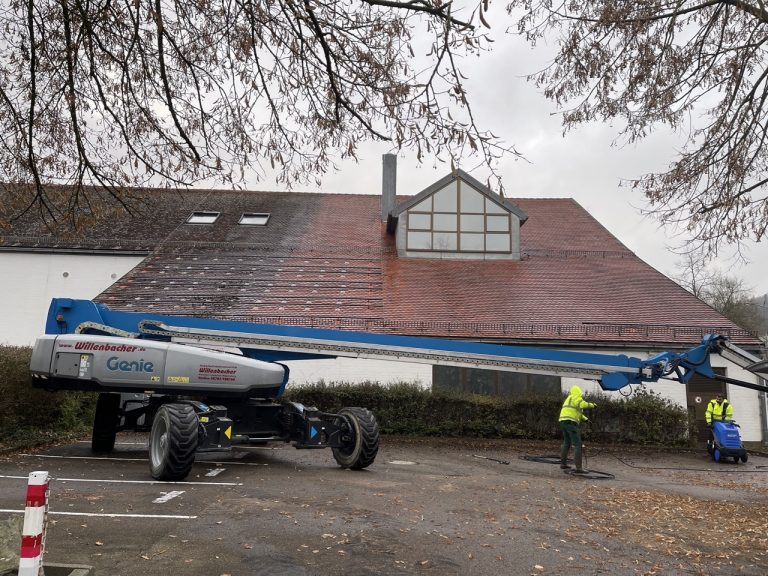 10.000 m² Dachreinigung: Polster Beck, Swiss Sense, Fitness First Regensburg abgeschlossen